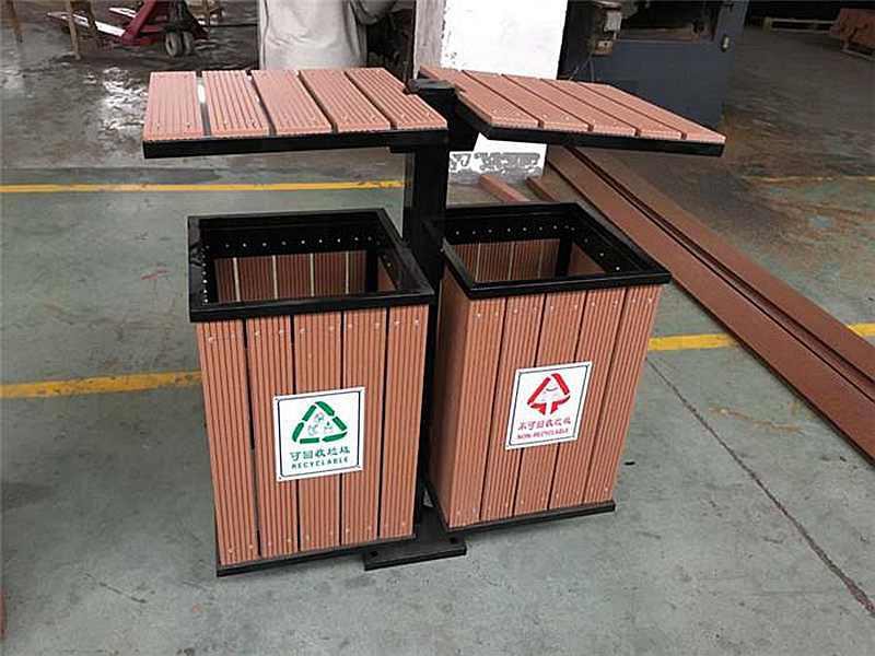 How Should The Plastic Wood Trash Can Be Selected?